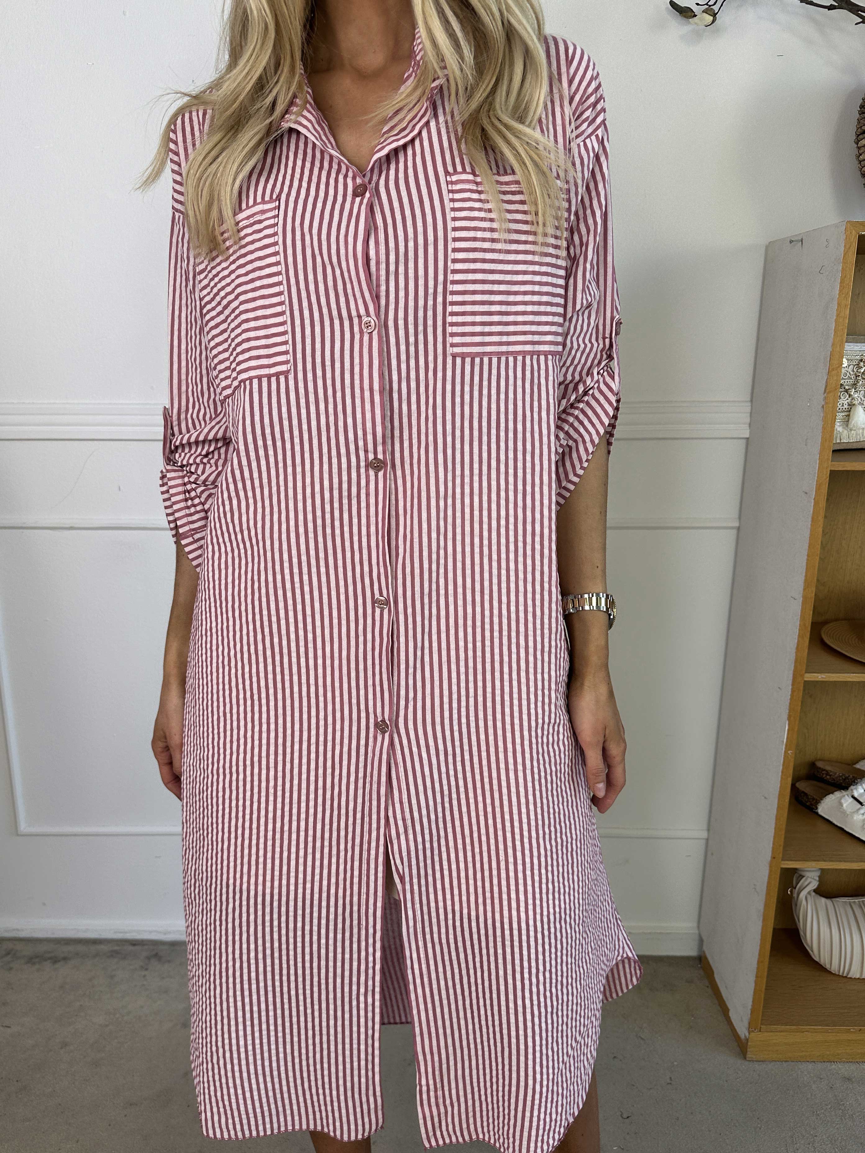 Irena - Lang stribet skjorte i bæk og bølge stof